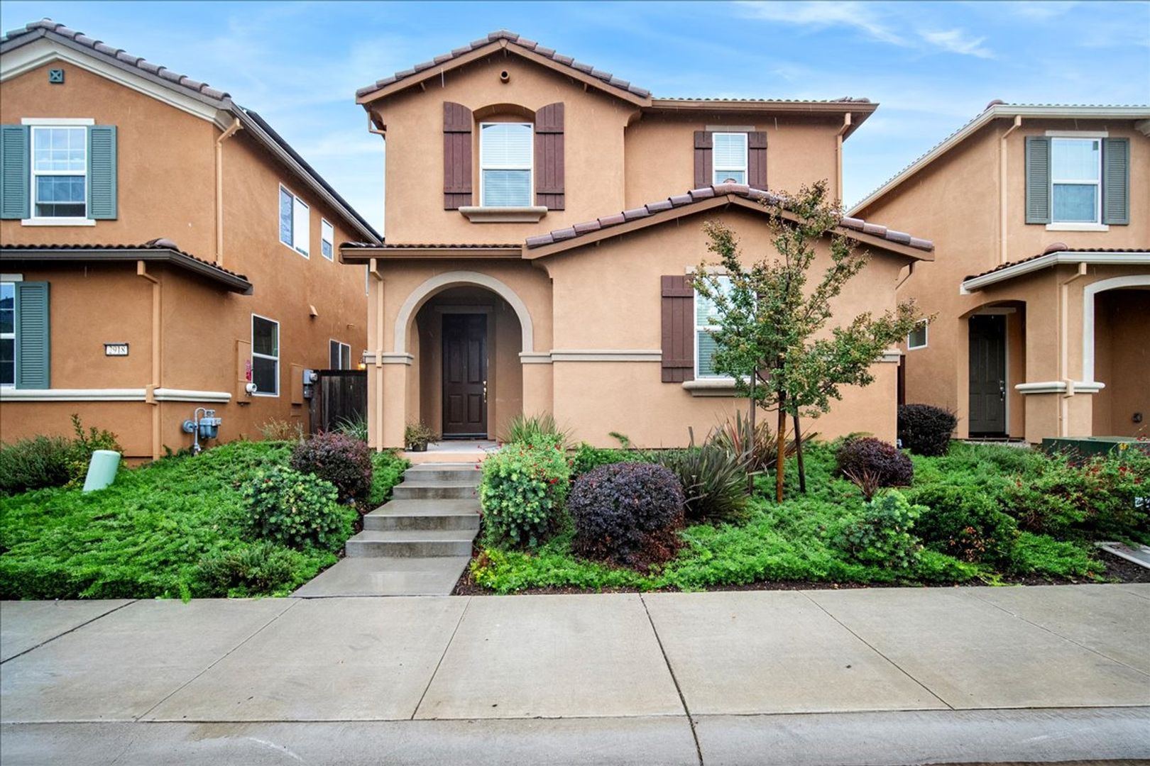 Sacramento House: 2924 Bowden Square