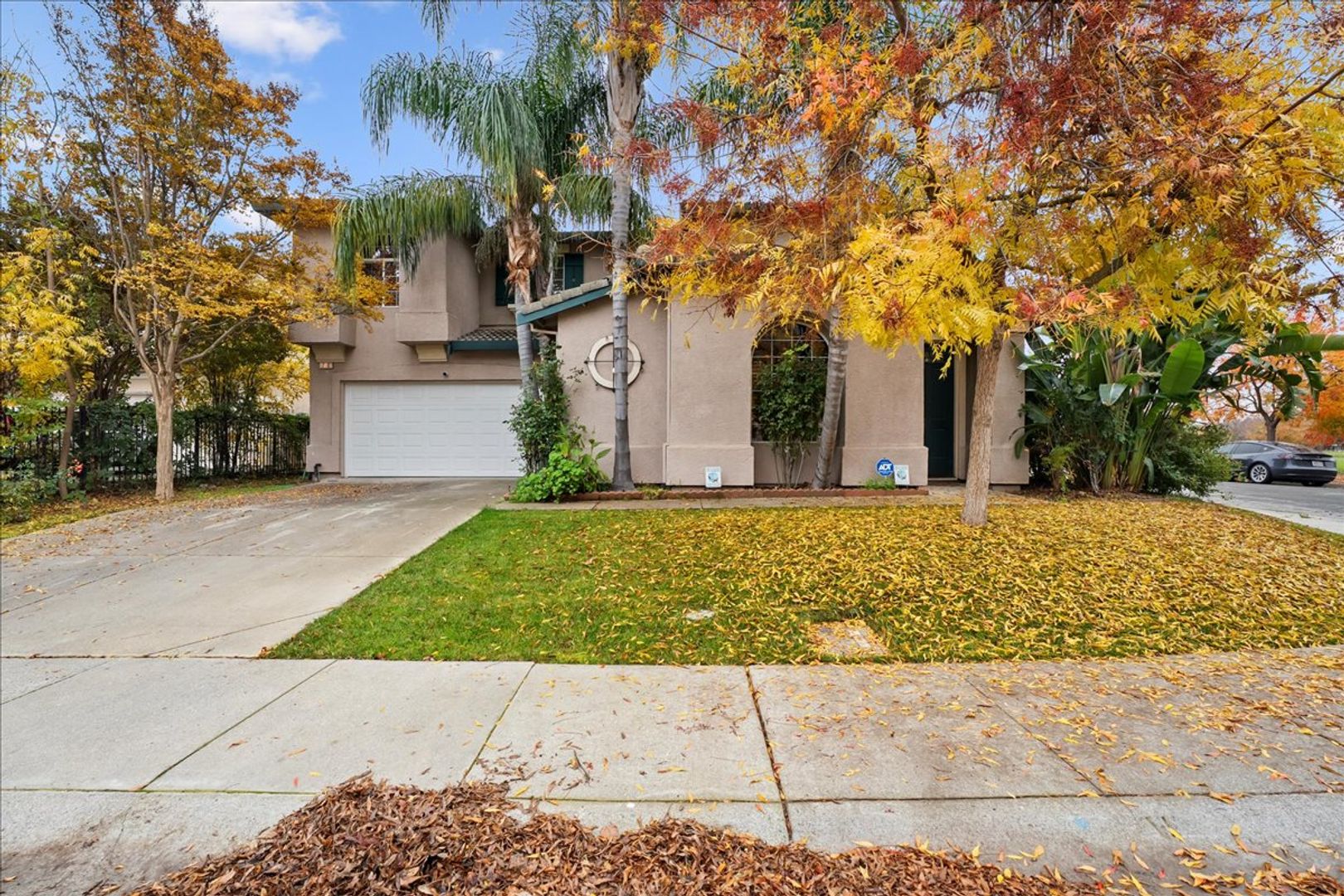 Sacramento House: 70 Arches Cir
