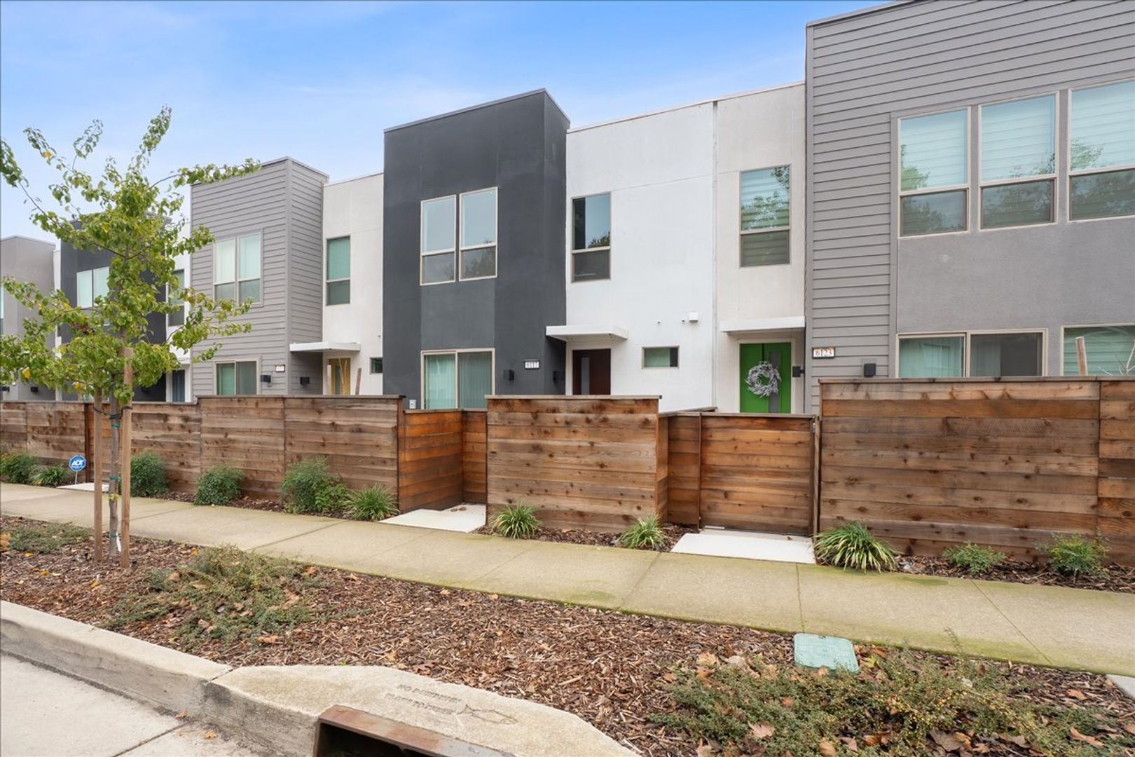 Sacramento House: 6117 Bridgecross Dr