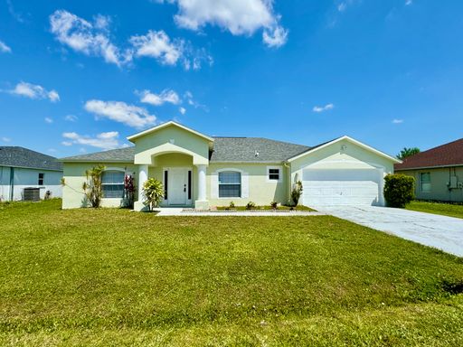 **AVAILABLE NOW** Beautiful 3 Bedroom 2 Bathroom Home For Rent in Poinciana! – photo 1