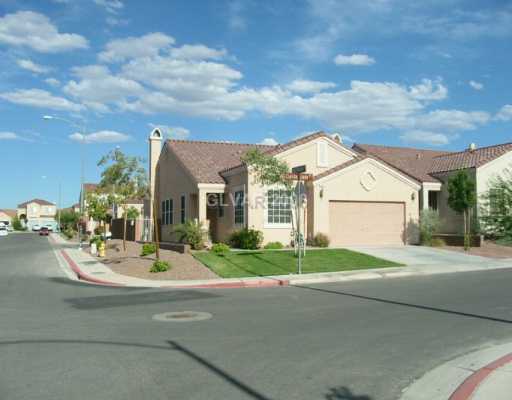 Henderson House: 256 Cielito Lindo Street