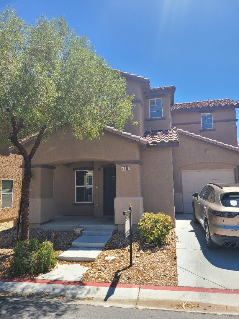 Las Vegas House: 4739 Golden Shimmer Avenue
