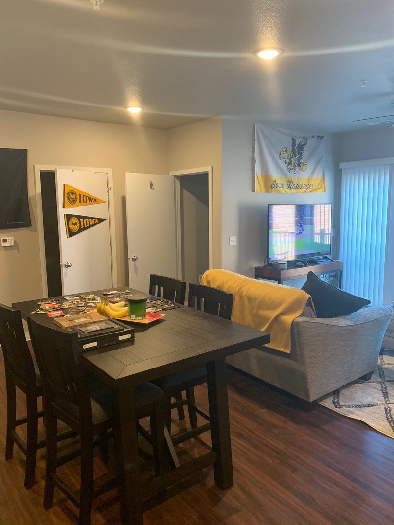 Iowa City Apartment: 20 S Gilbert