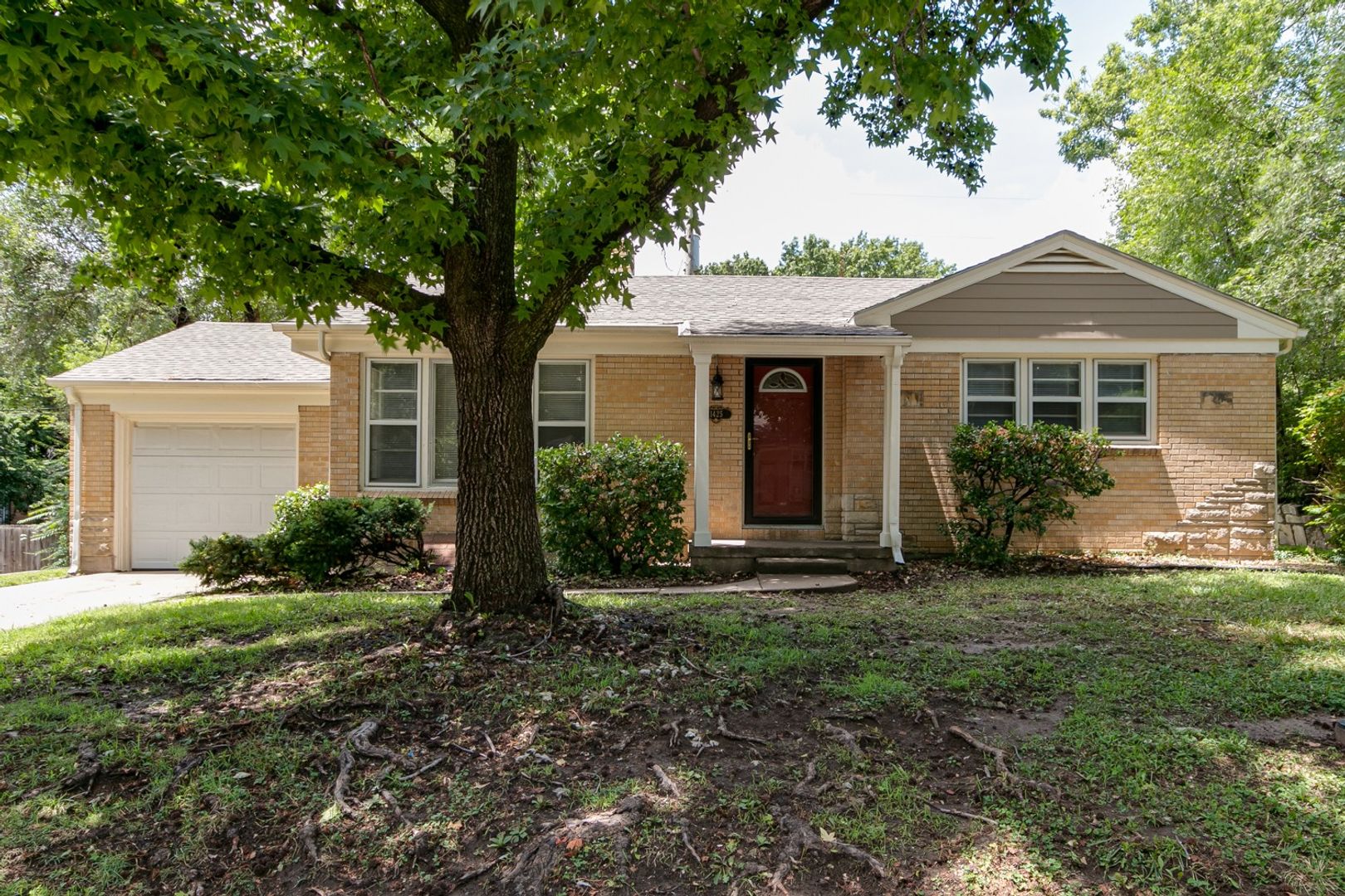 Manhattan House: 1425 Vista Lane