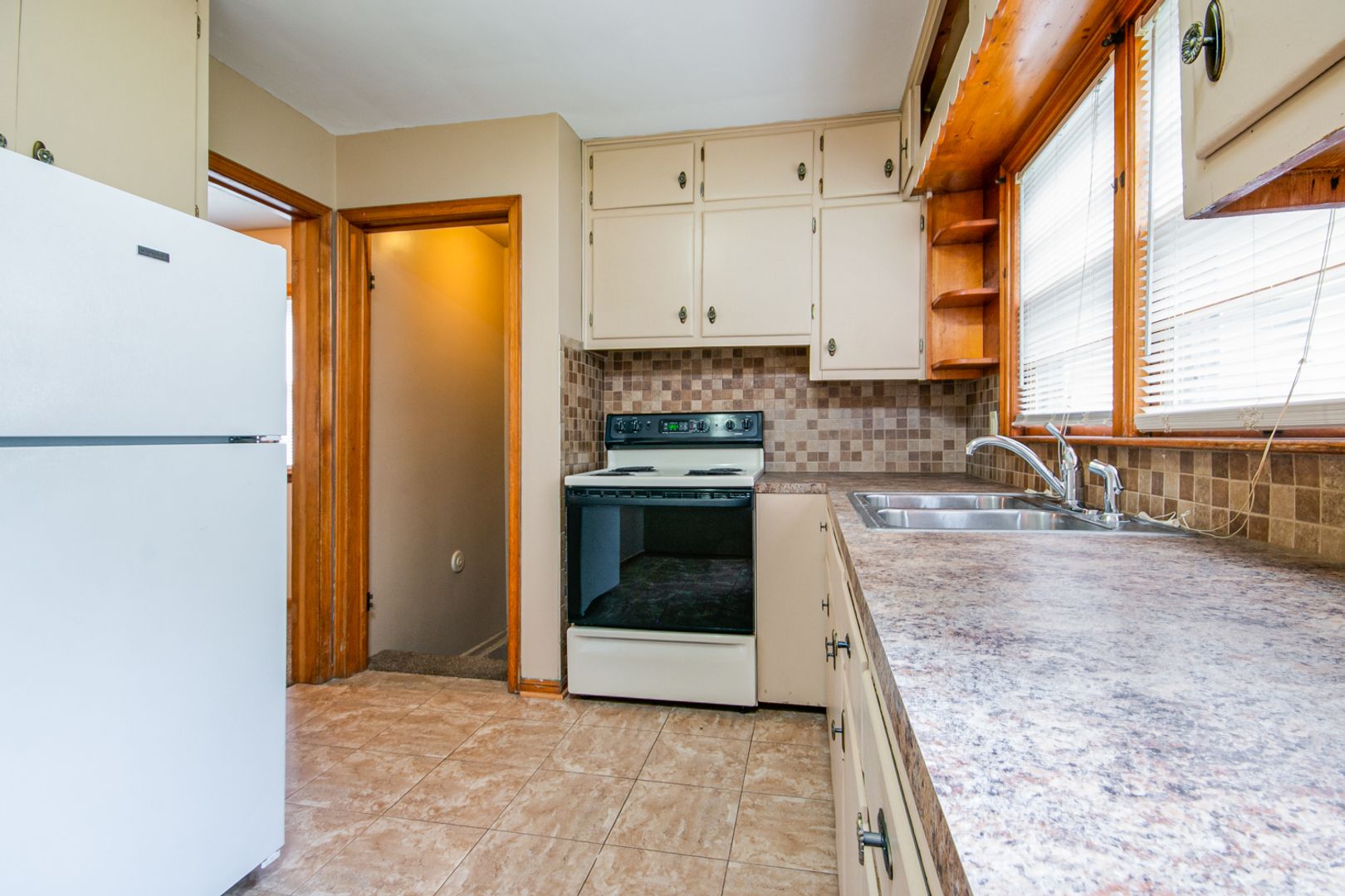 Manhattan House: 1411 Vista Lane