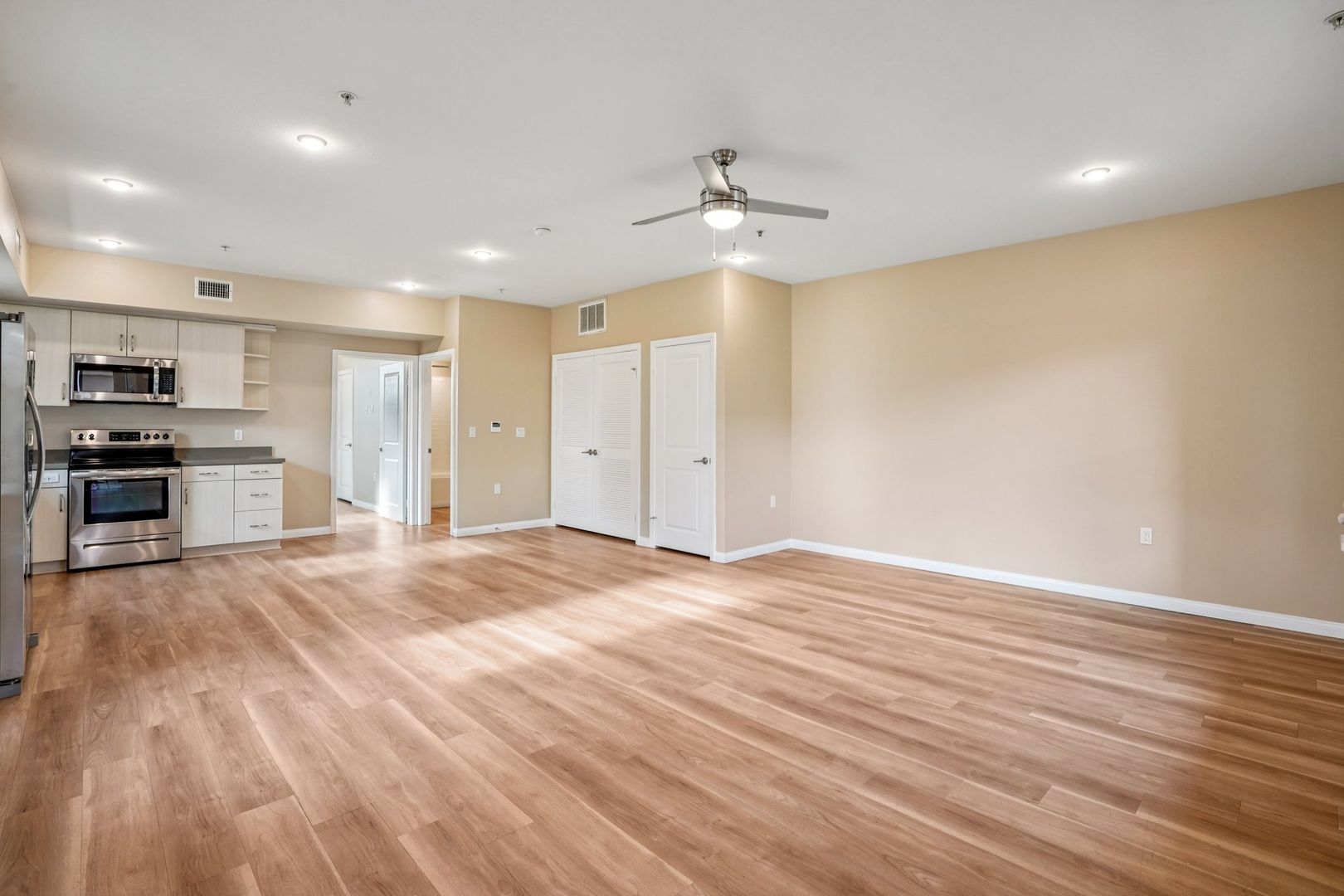 Los Angeles Apartment: 2910 Allesandro Street