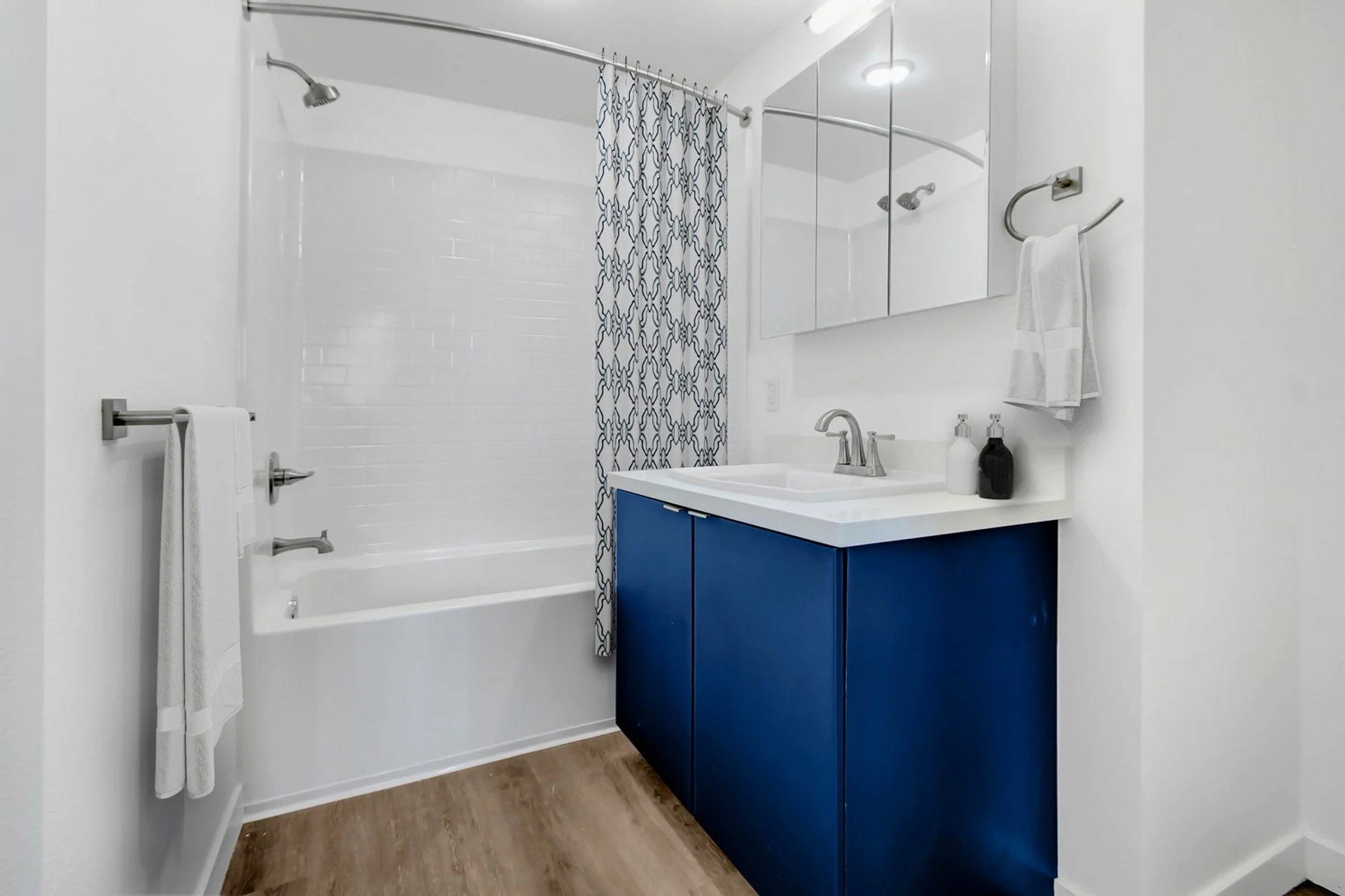 Los Angeles Apartment: 2957 Allesandro Street