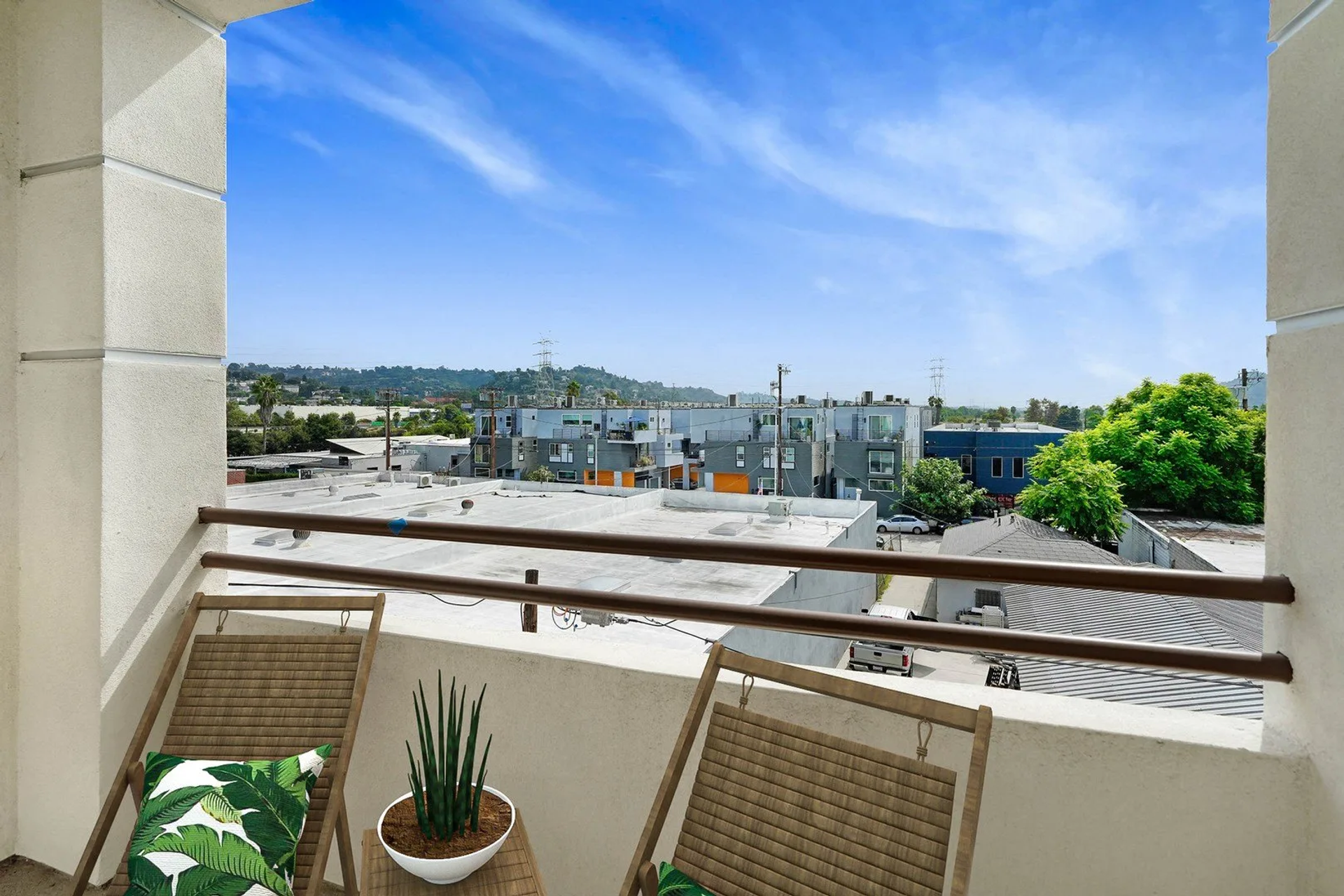 Los Angeles Apartment: 2938 Allesandro Street