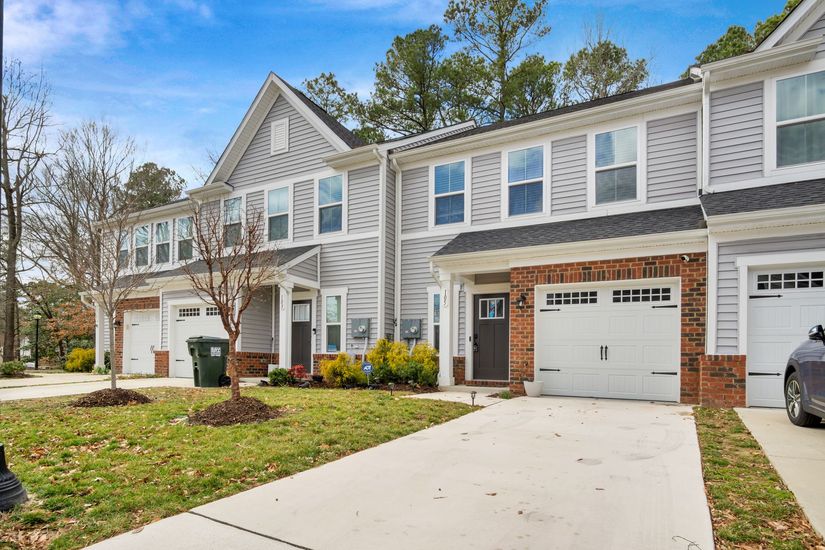 Williamsburg Townhome: 105 Stegg Street