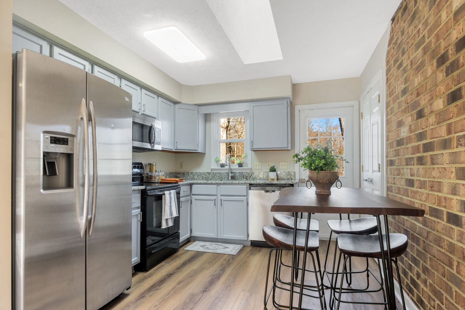 Williamsburg House: 2721 Linden Lane