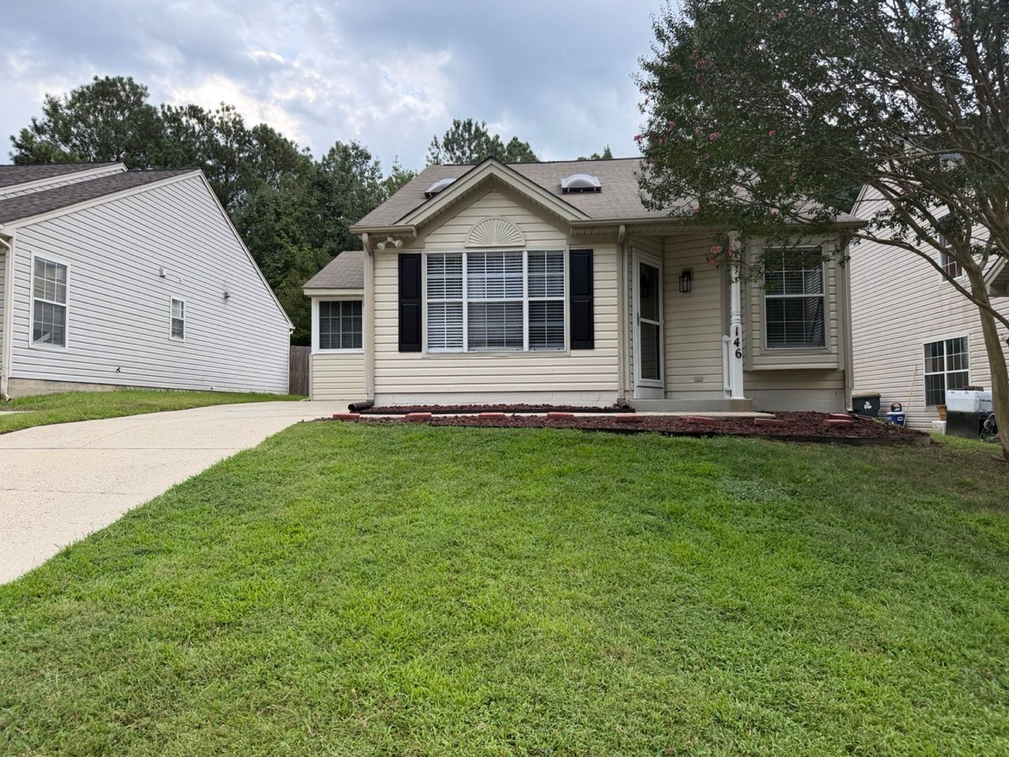 Williamsburg House: 146 Raintree Way