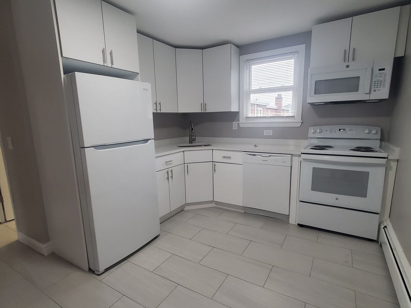 Quincy Apartment: 433 Sea Street