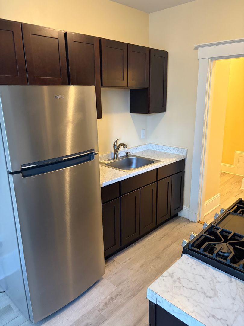 New Bedford Apartment: 415 County Street