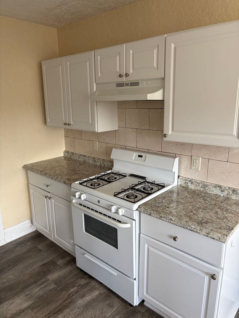 New Bedford Apartment: 415 County Street