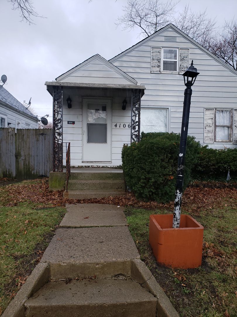 Fort Wayne House: 4106 Bowser Ave