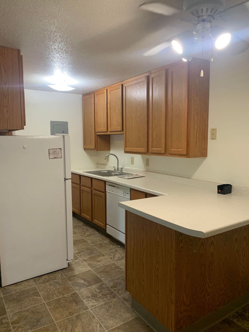 Fargo Apartment: 1010 16th St N