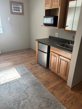 307 W Howard St - 135