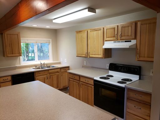 3 Bed/1Ba Duplex on N11th close to Bozeman High School – photo 1