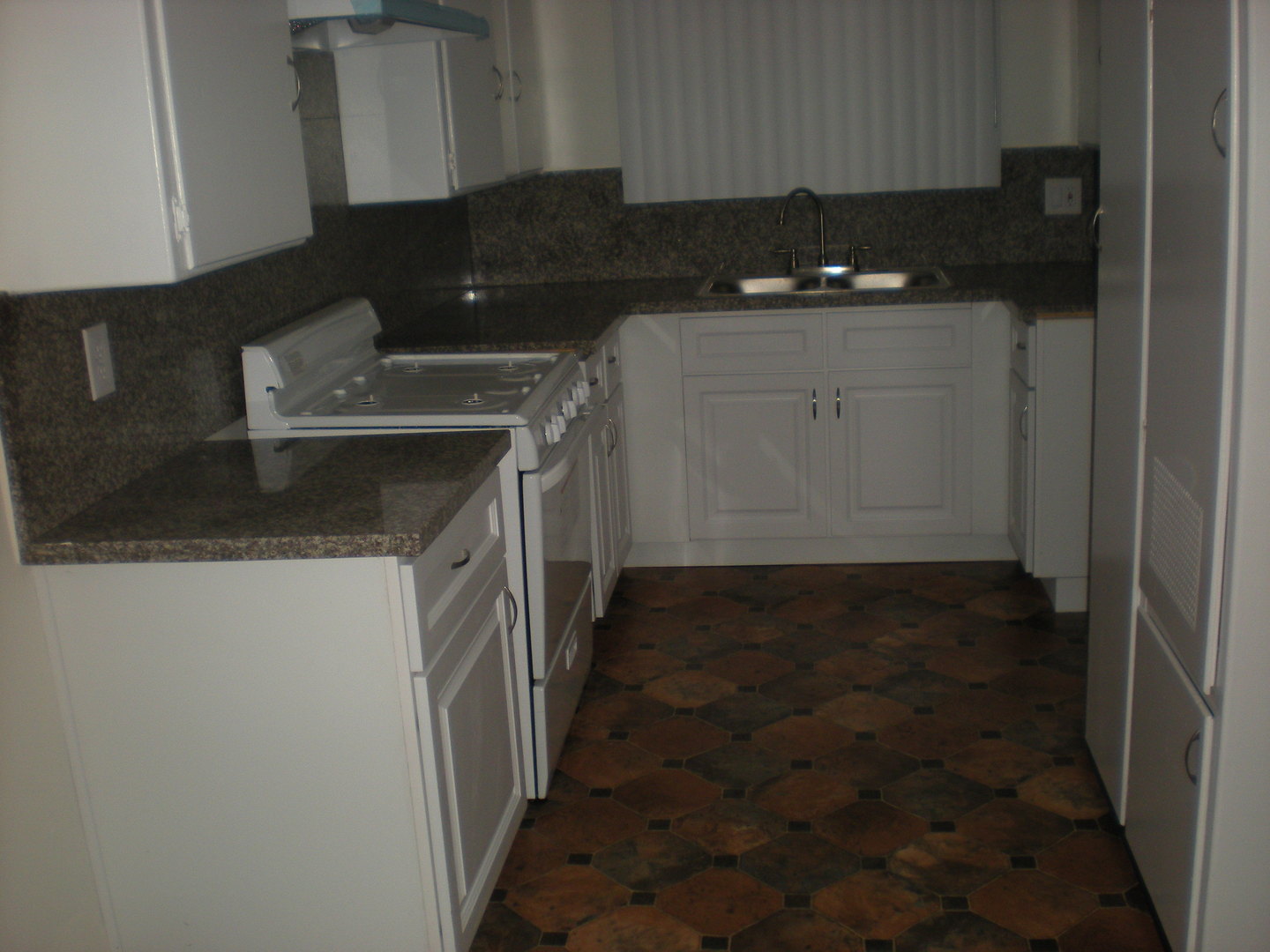 Fullerton Apartment: 1148 - 1156 W. Valencia Drive