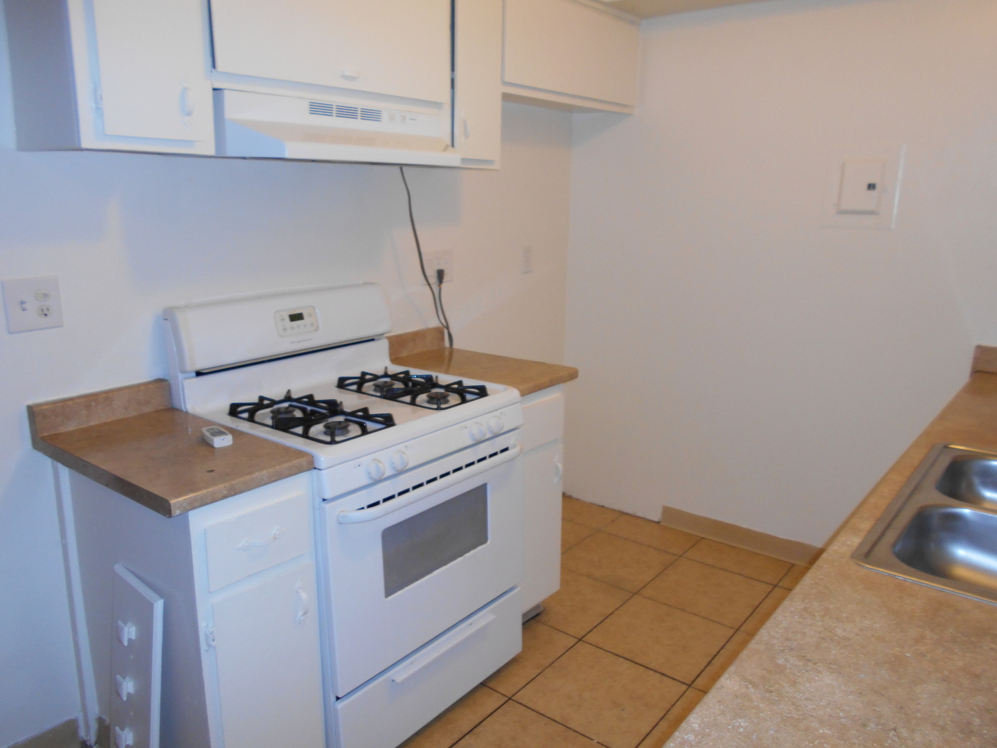 La Habra Apartment: 401 N. Idaho Street