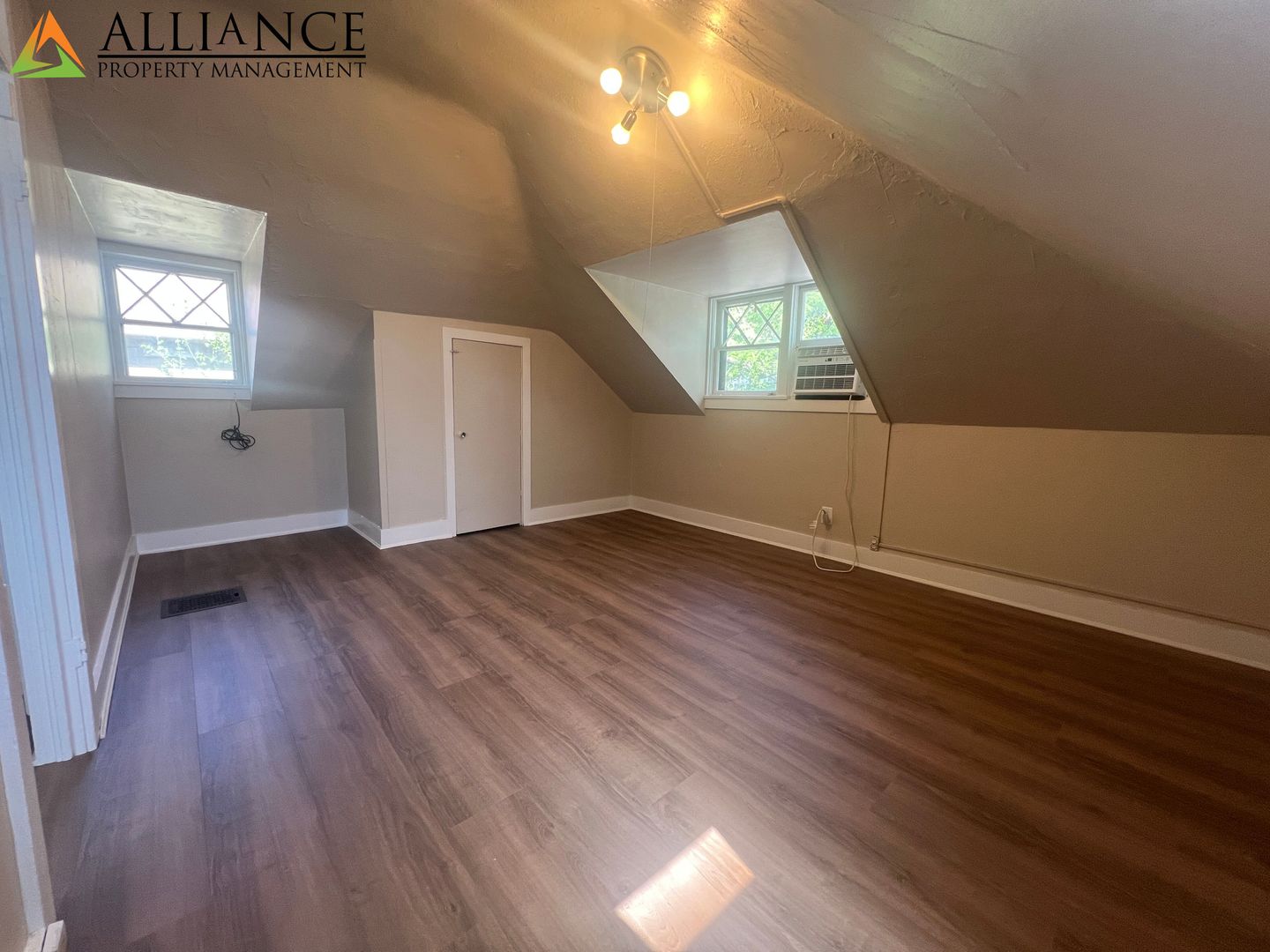 Manhattan Apartment: 909 Leavenworth St