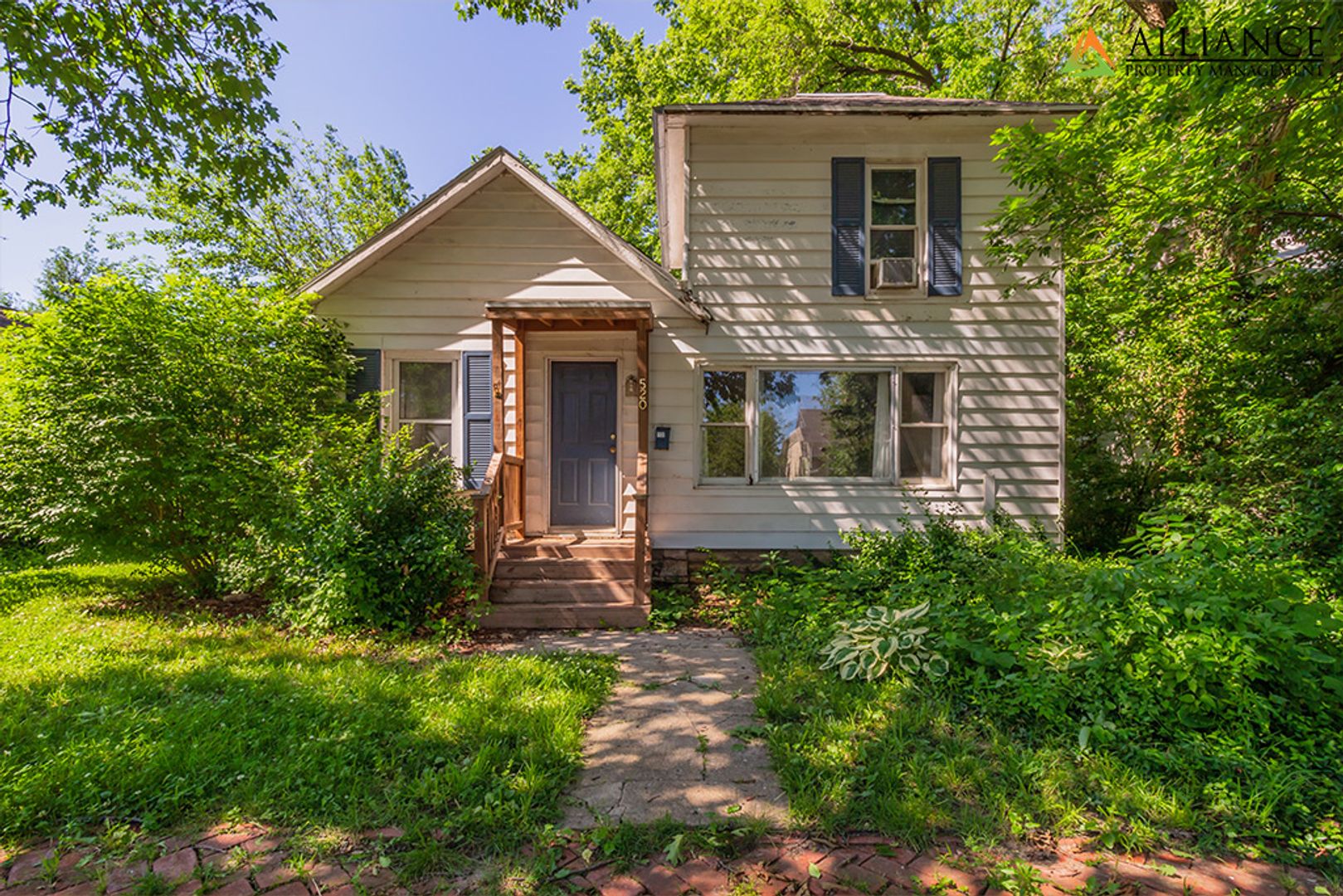 Manhattan House: 520 Fremont St