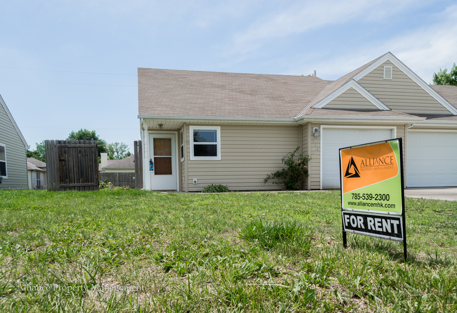 Manhattan Apartment: 516-518 Brookmont Dr