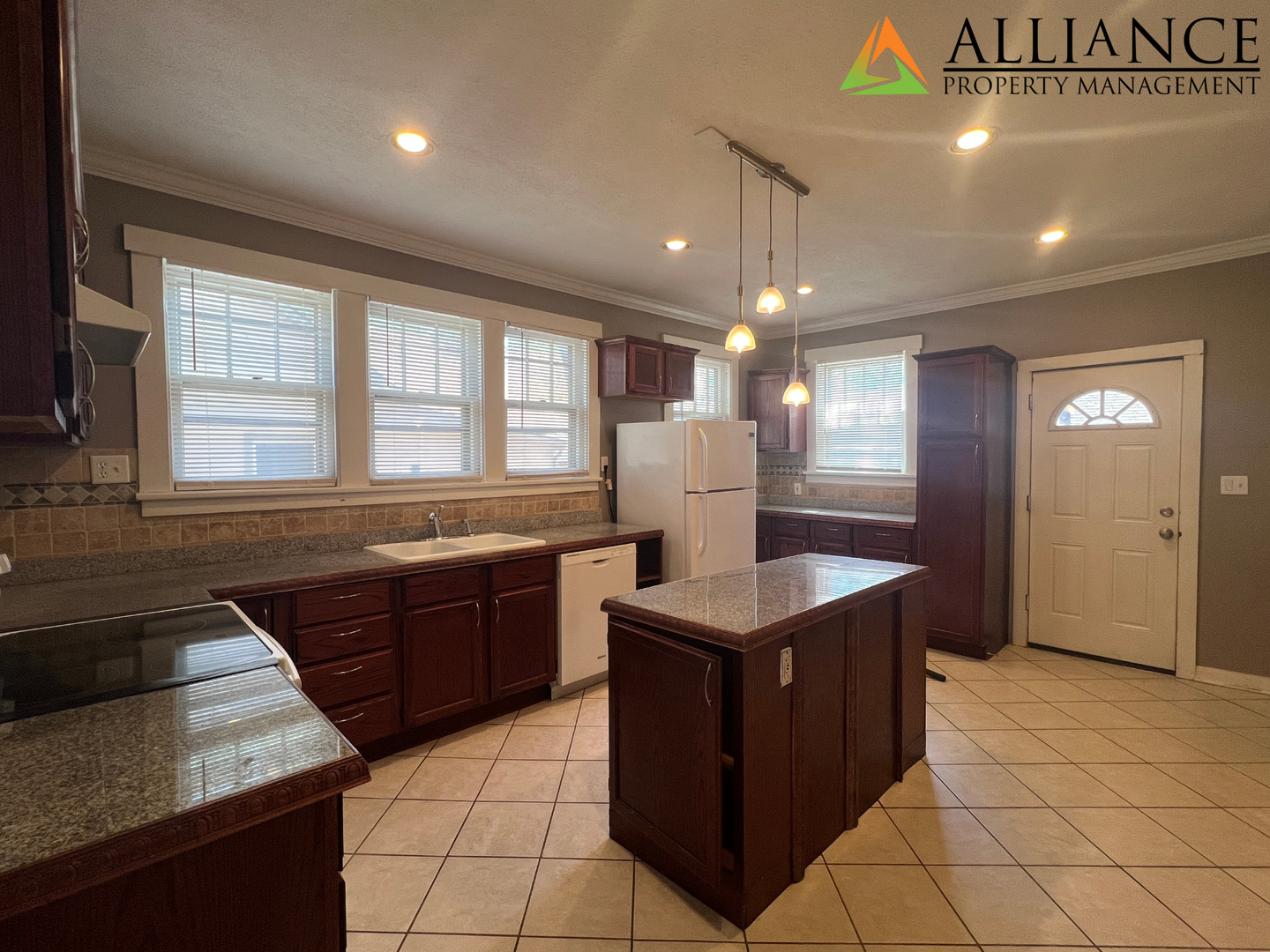 Manhattan House: 1431 Yuma St.