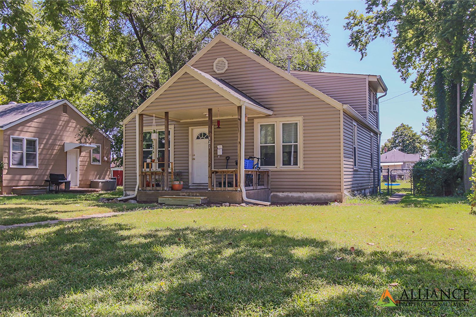 Manhattan Apartment: 321 Kearney St.
