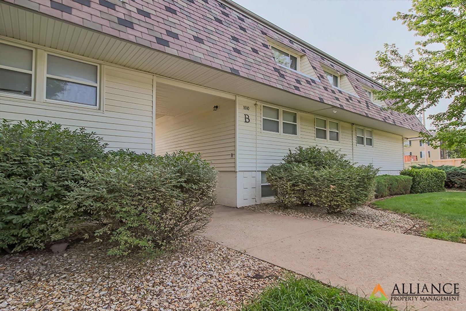 Manhattan Apartment: 1510 College Ave B8