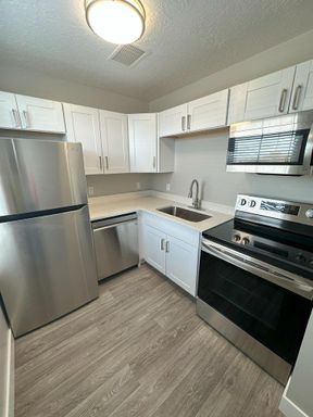 Save Up to $1,492 in Rent! $400 Deposit OAC on This Stylish Downtown Ogden Studio! – photo 1
