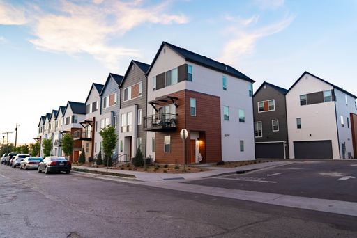 Move In & Save! 4 Weeks Rent Free + $0 Down Deposit OAC | 3 Bed • 2.5 Bath Townhome in South Ogden! – photo 1