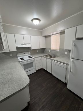 Save Up to $2,206 in Rent at This Updated 2 Bed 1 Bath Apartment Near Weber State! – photo 1