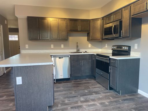 3bd/1.5 Bath Condo in Hazelwood - Remodeled with new Cabinets & New Appliances – photo 1