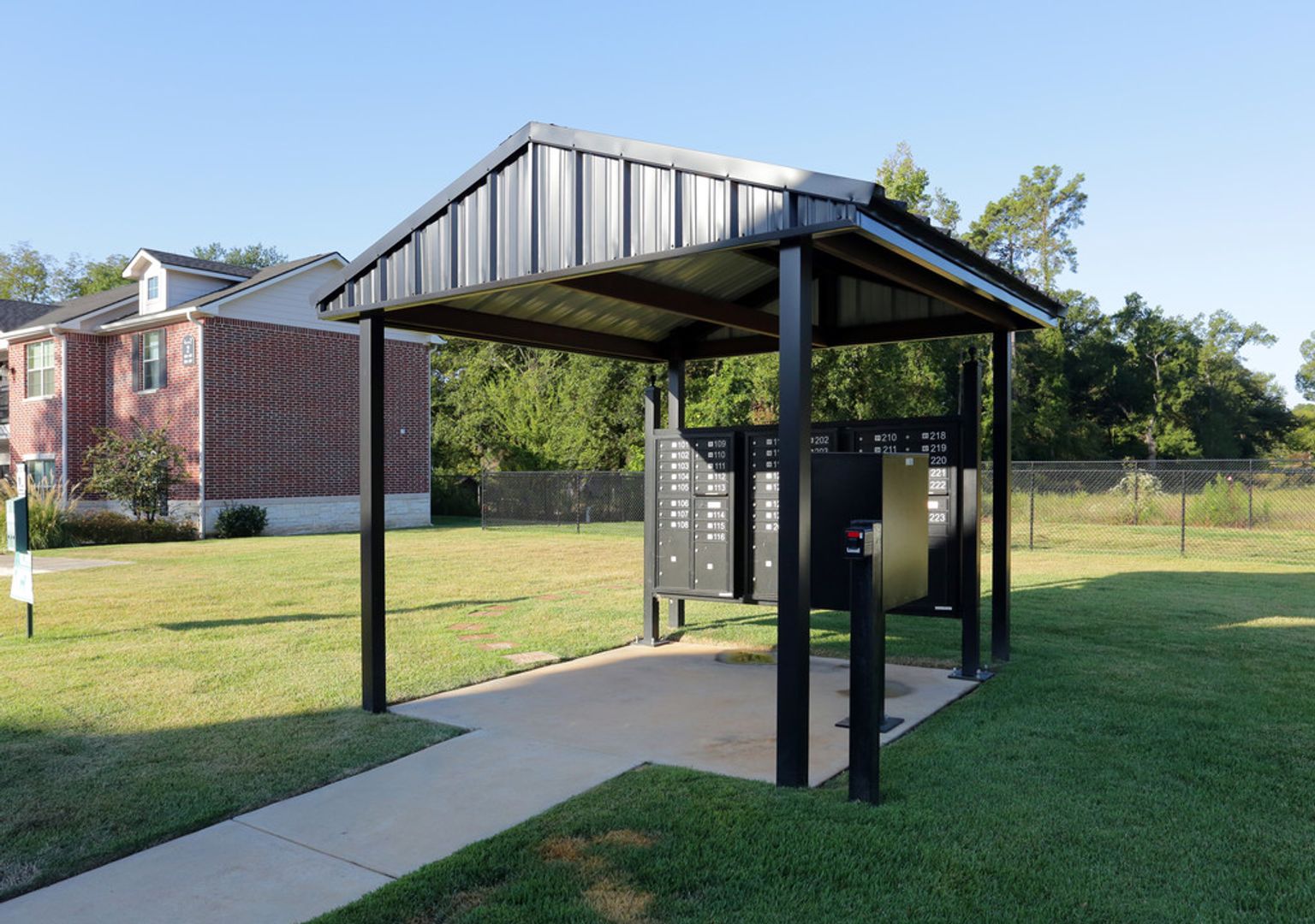 Longview Apartment: 113 Magnolia Lane