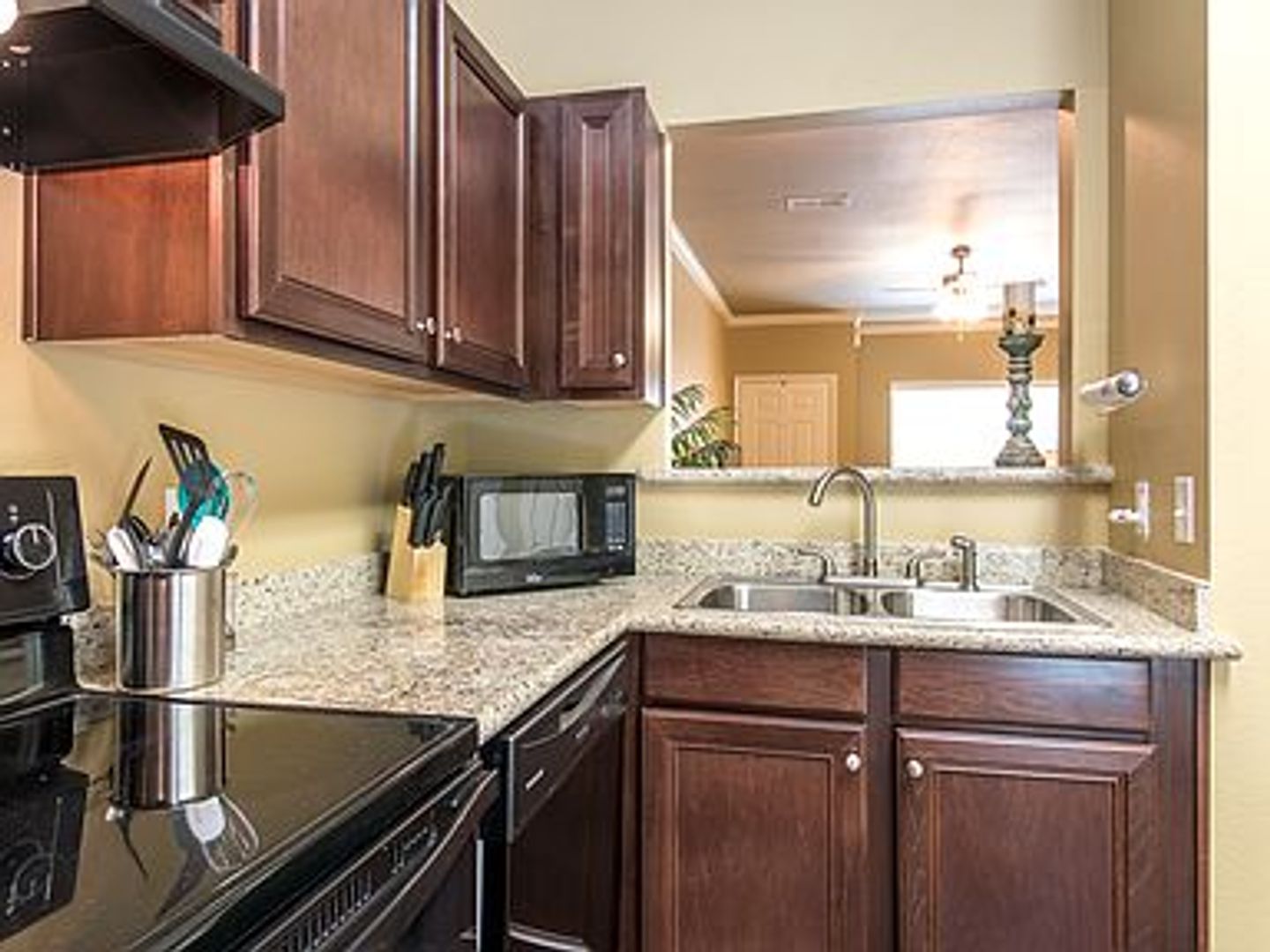 Longview Apartment: 113 Magnolia Lane