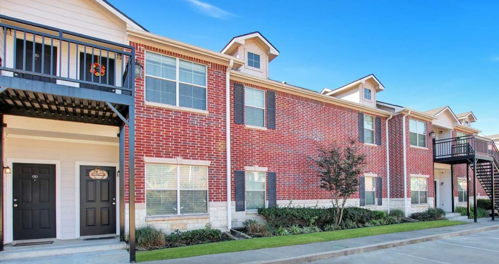 Longview Apartment: 113 Magnolia Lane