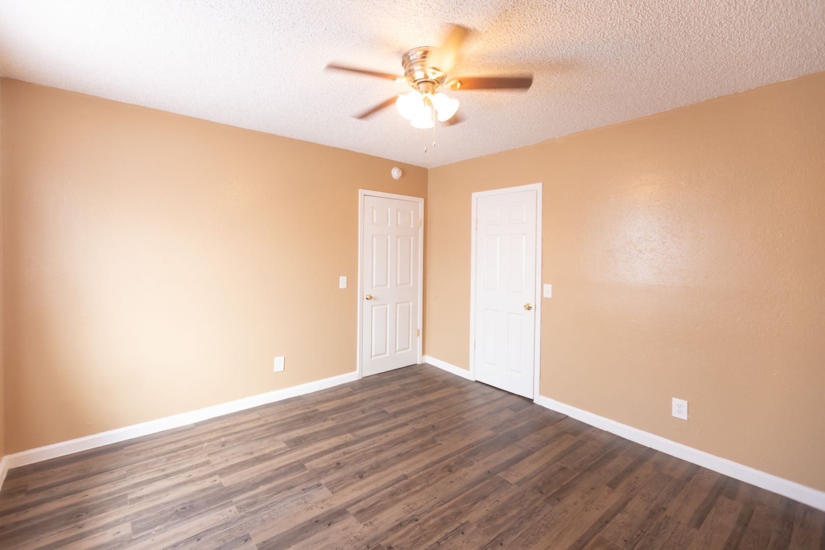 Lewisville, Apartment: 1090 S. Charles St.