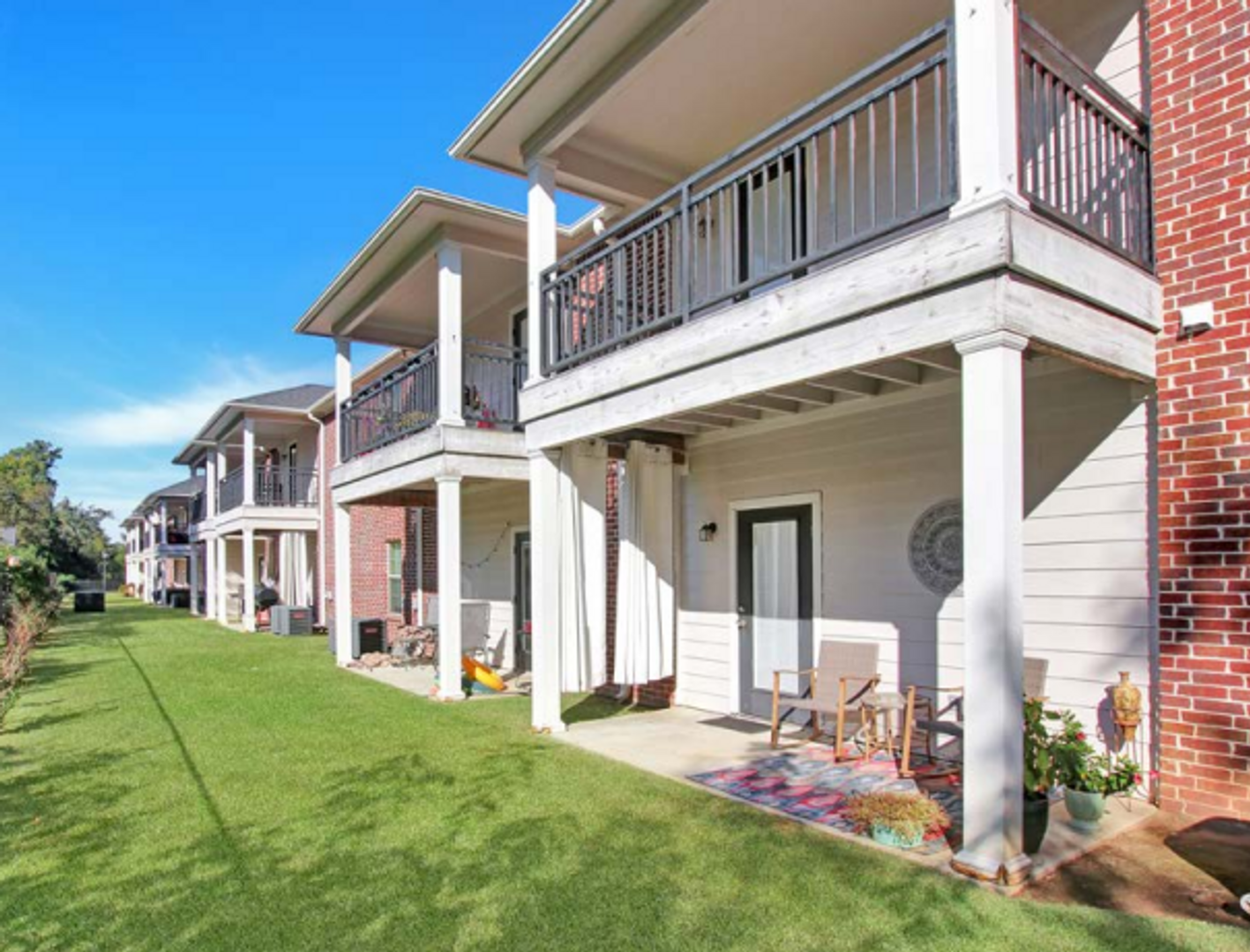 Longview Apartment: 113 Magnolia Lane