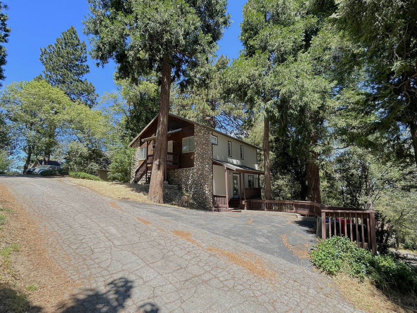 Crestline House: 198 Pine Ridge Rd