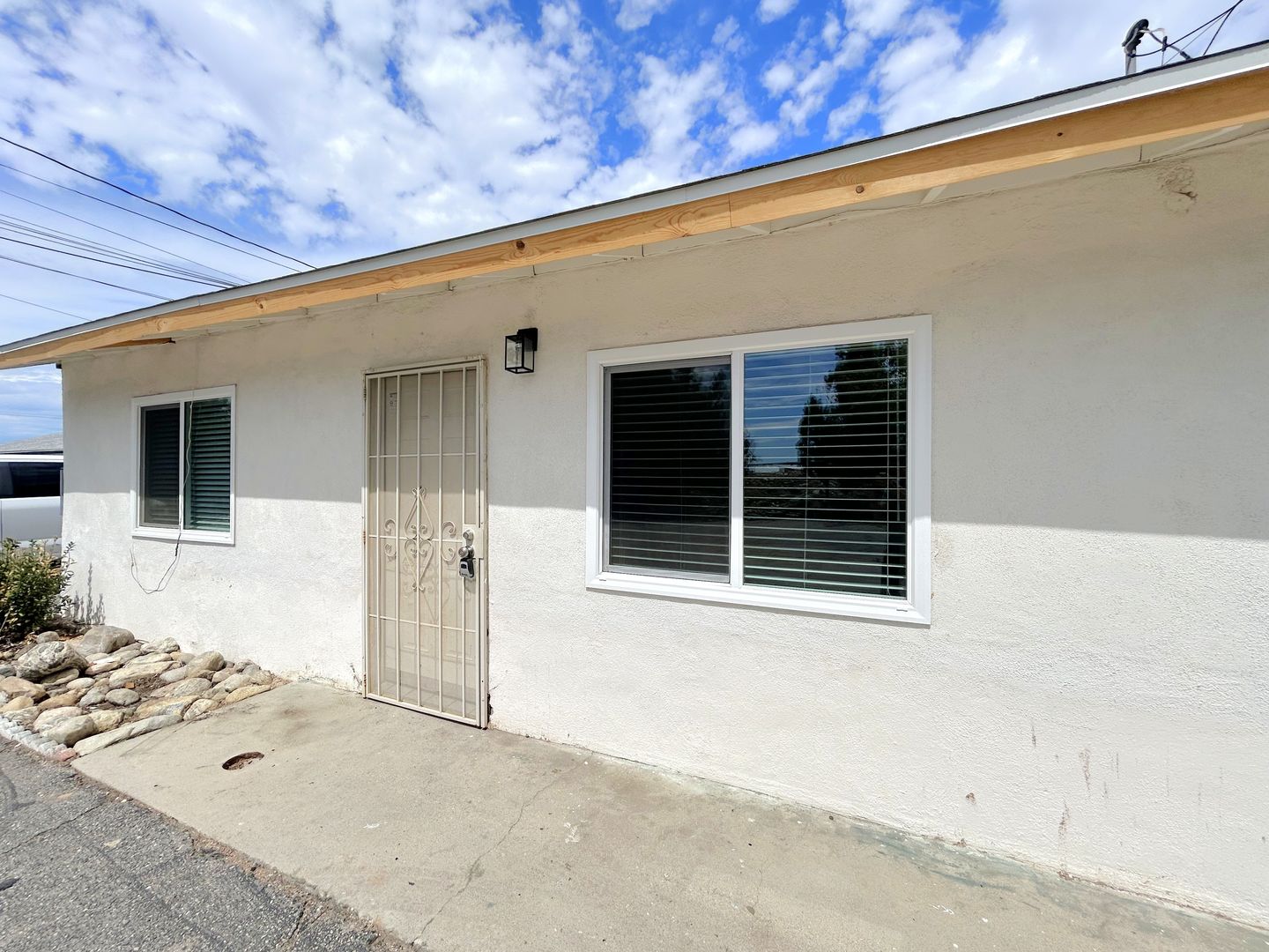 Mentone Apartment: 1342 Agate Ave.