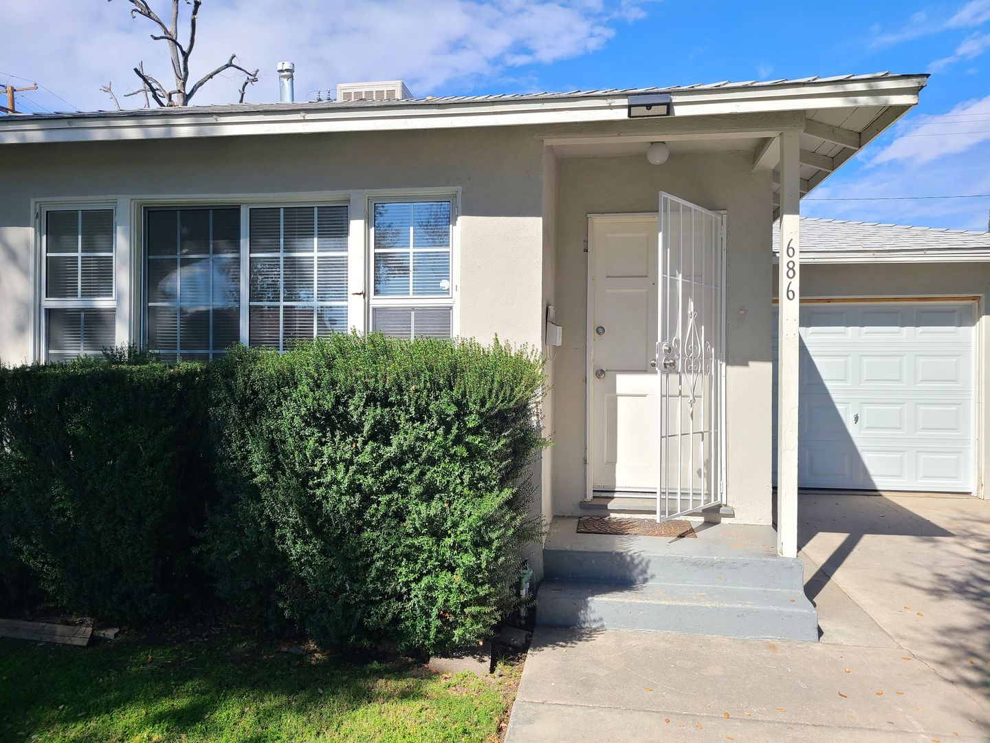 San Bernardino House: 686 Courtland Dr.