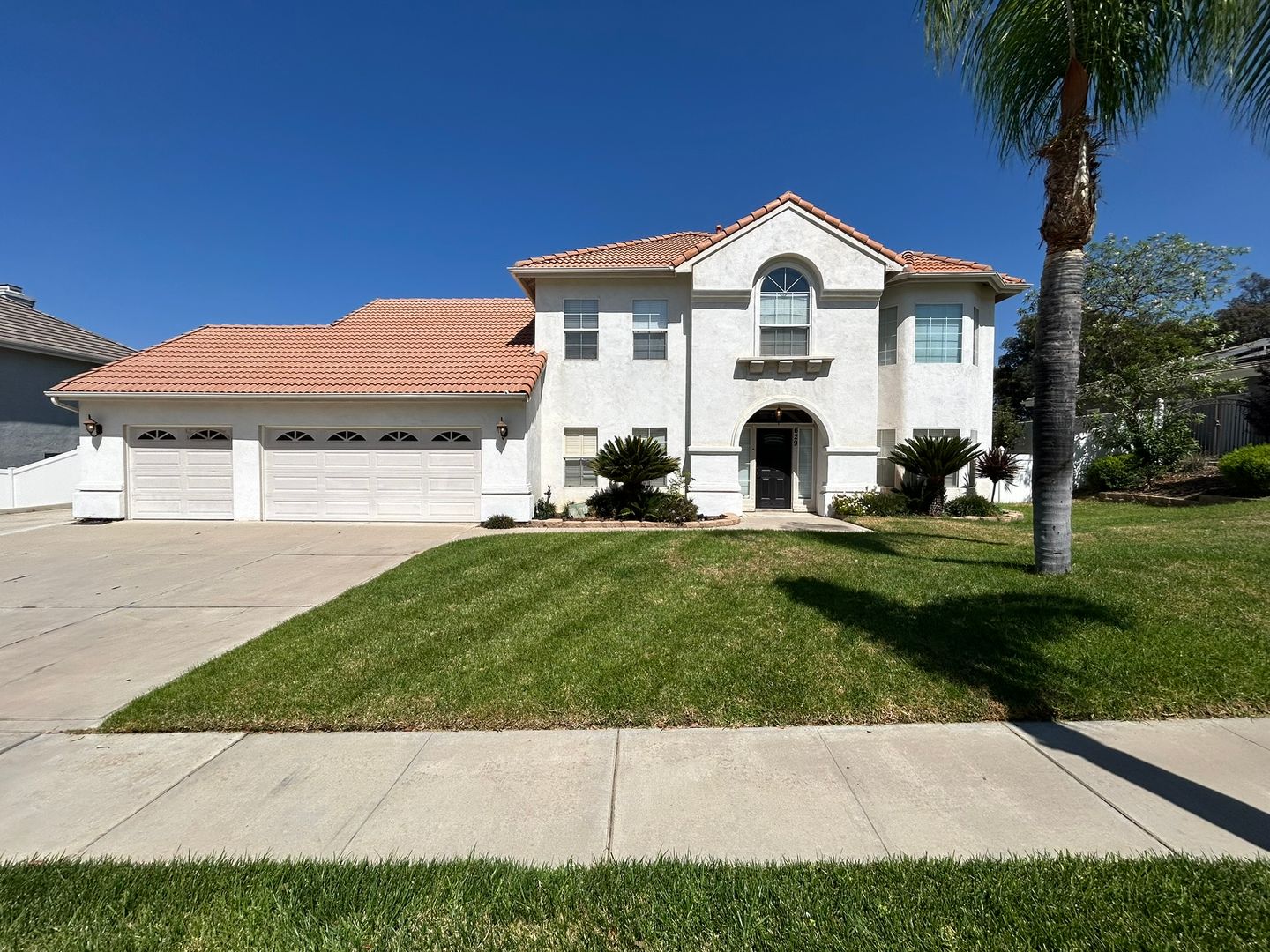 Redlands House: 629 Golden West Dr
