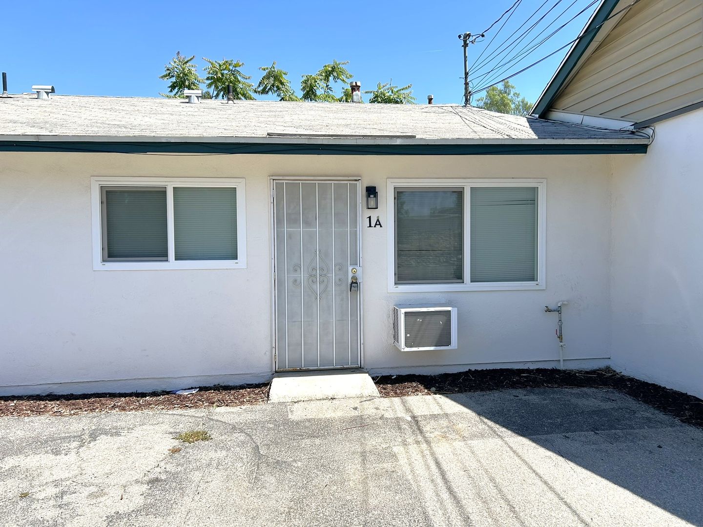 Mentone Apartment: 1342 Agate Ave.