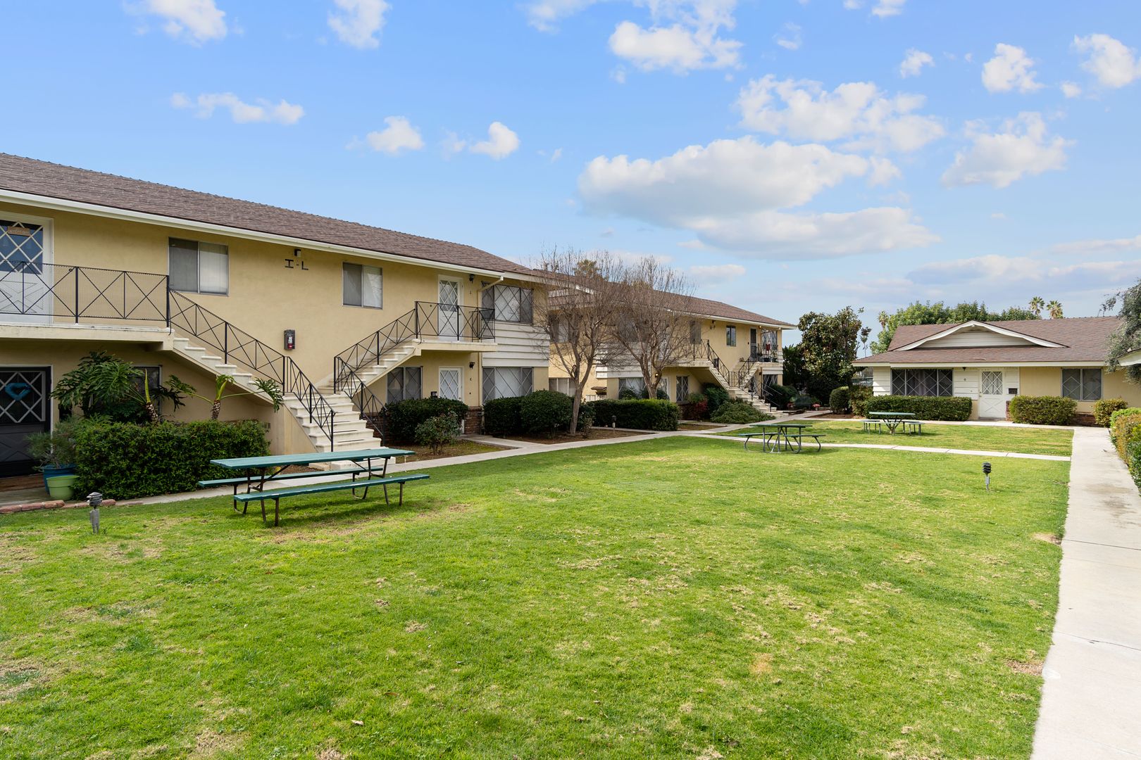 Redlands Apartment: 534 Roosevelt Rd