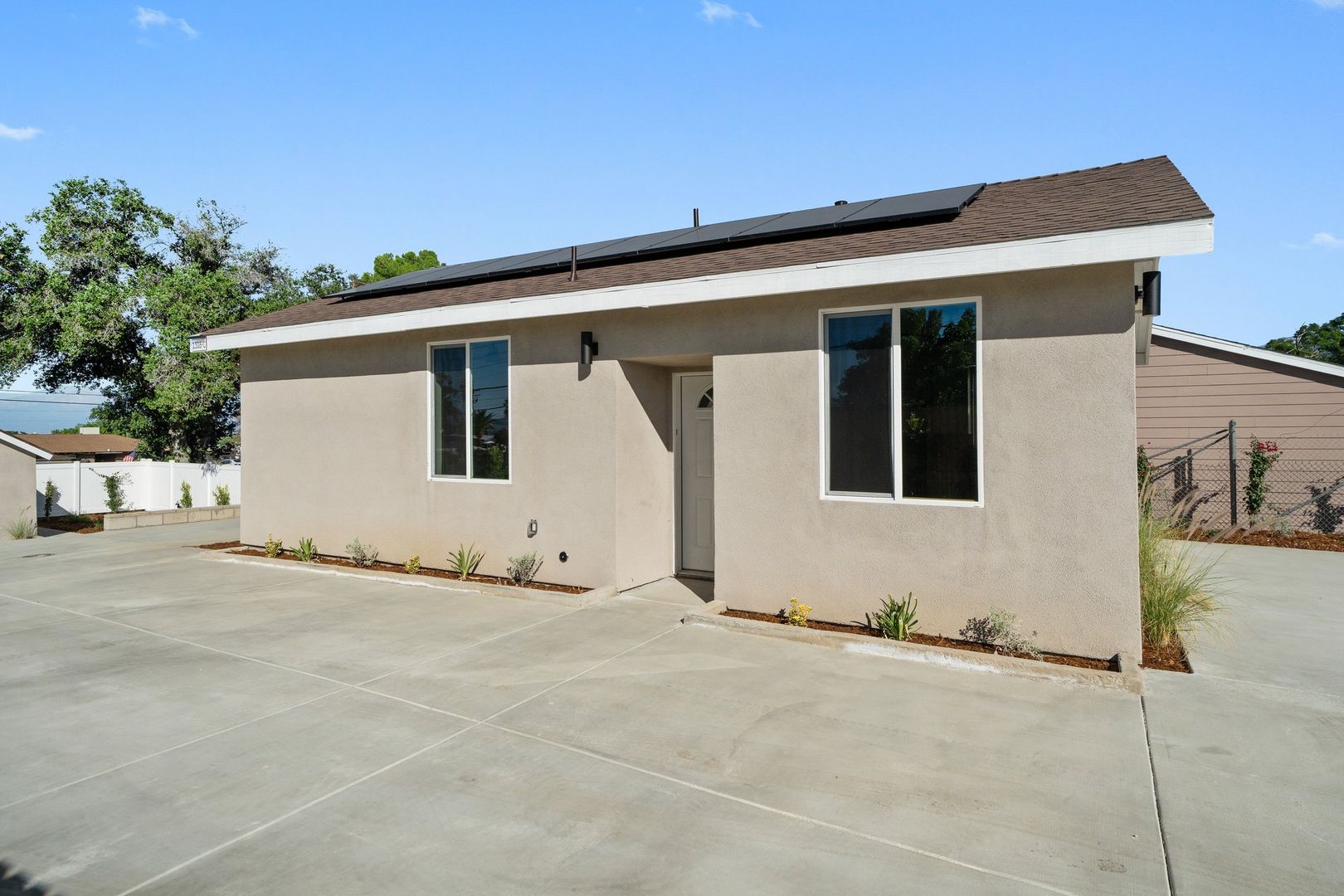Mentone Apartment: 1318 Malachite Ave.