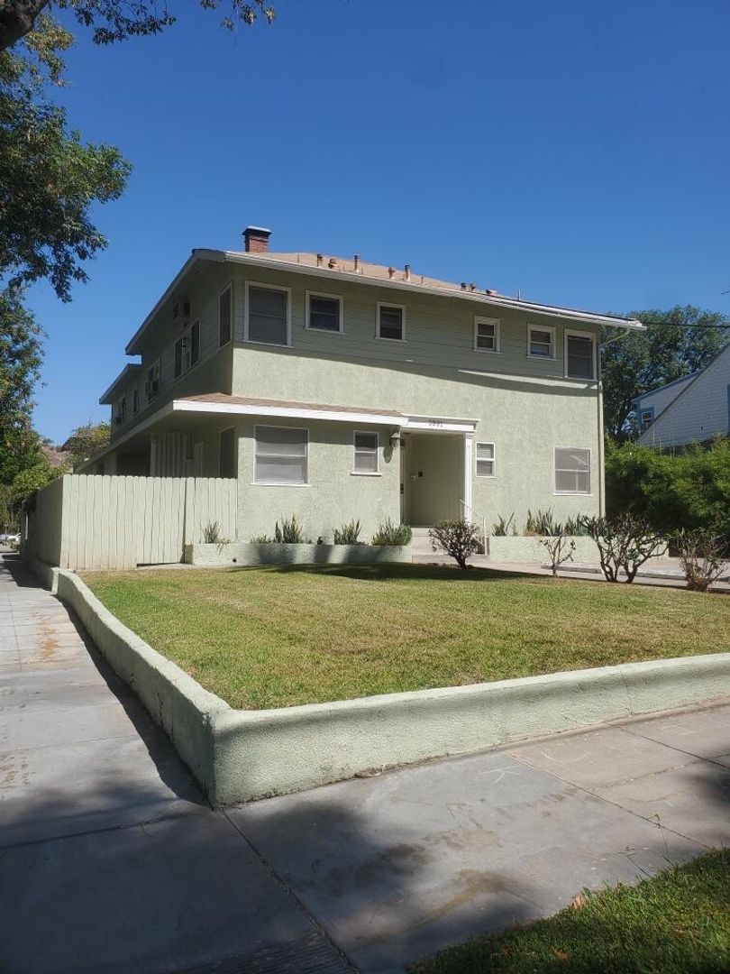 Riverside Apartment: 3891 Locust Street