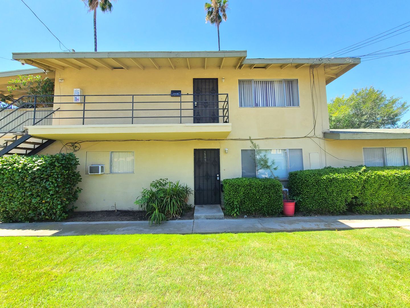 Redlands Apartment: 1302-1308 E. Central Ave.
