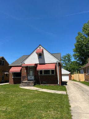 Brick 4 Bedrooms house is South Euclid With 2 Cars Detached Garage for Rent – photo 1
