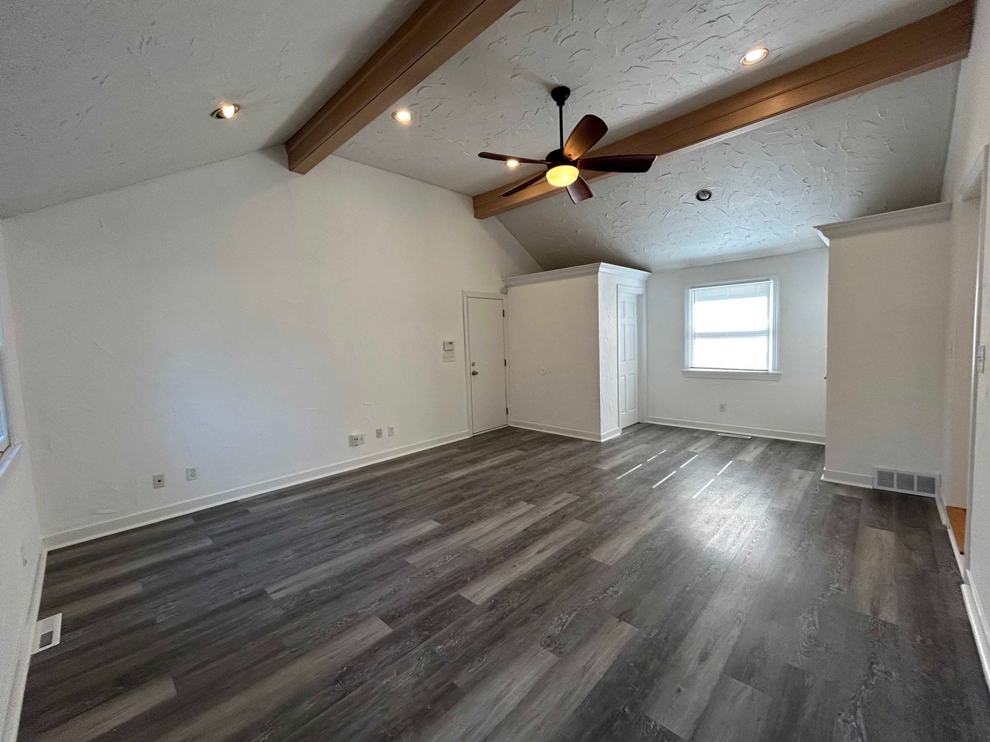 Lyndhurst House: 4854 Edsal Rd